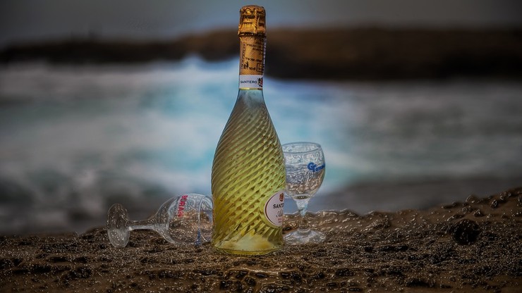 Wino z dna oceanu. Tak dojrzewający trunek sprzedawać będą w Portugalii