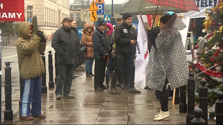 Manifestacja poparcia dla posłów opozycji