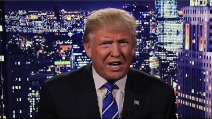 Trump przeprasza za "wielkie, sztuczne cycki"