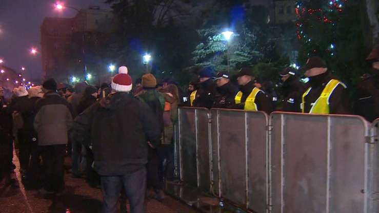 "Likwidują zasadę trójpodziału władzy". Manifestacja przed Sejmem przeciw zmianom w prawie o SN i KRS