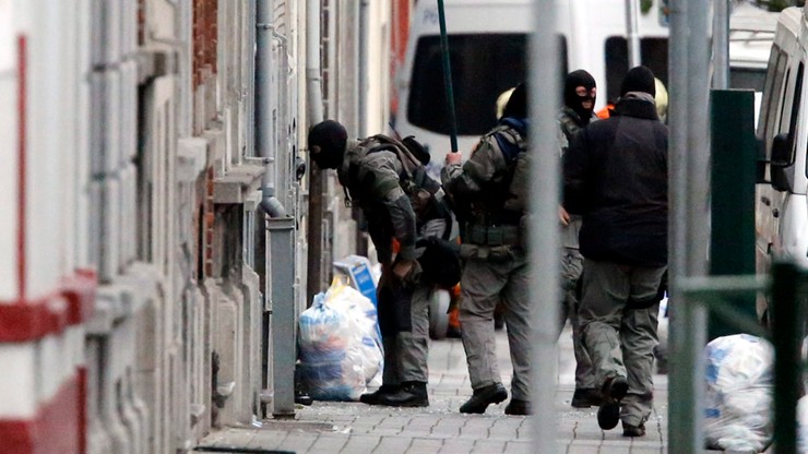 Francja: w nocy przeszukano 128 mieszkań i zatrzymano 10 osób