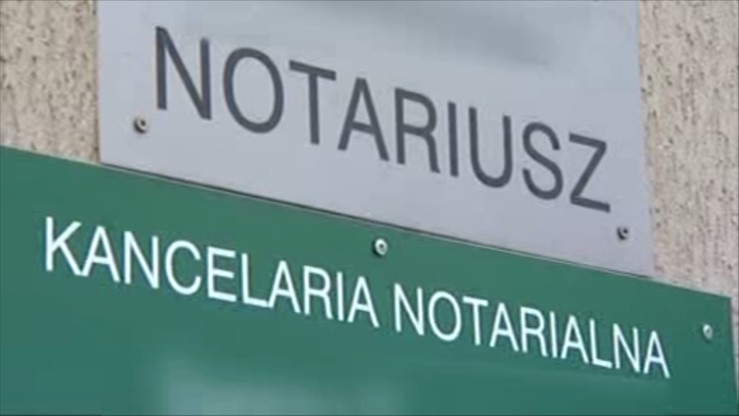 Zarzuty dla notariusza. Pośredniczył w przejmowaniu domów przez oszustów