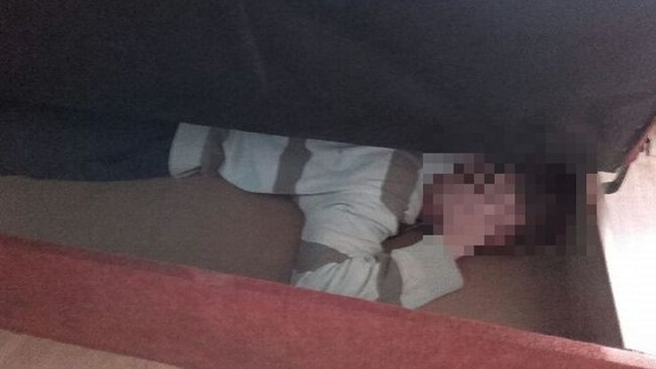 21-latek w wersalce. Schował się przed policją