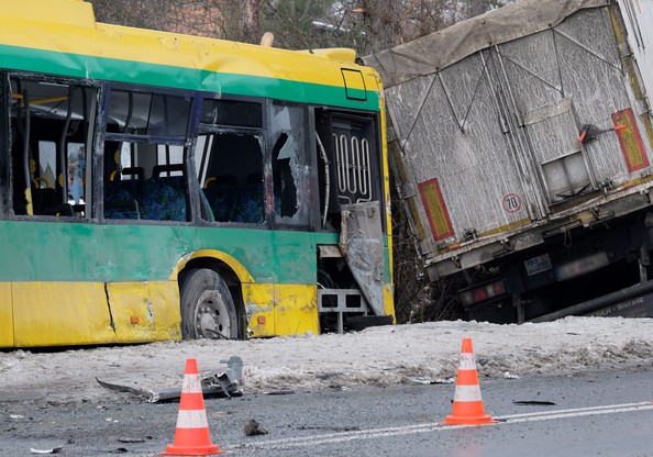 Bojszowy. Autobus zderzył się z ciężarówką. Są ranni