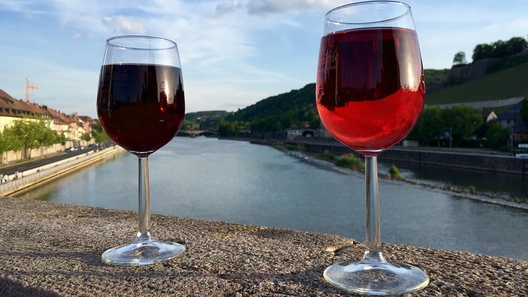 Czerwone wino chroni przed cukrzycą, ale kosztem wątroby i trzustki