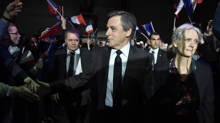 Francja: rewizja w biurach parlamentu w zw. z pracą żony Fillona