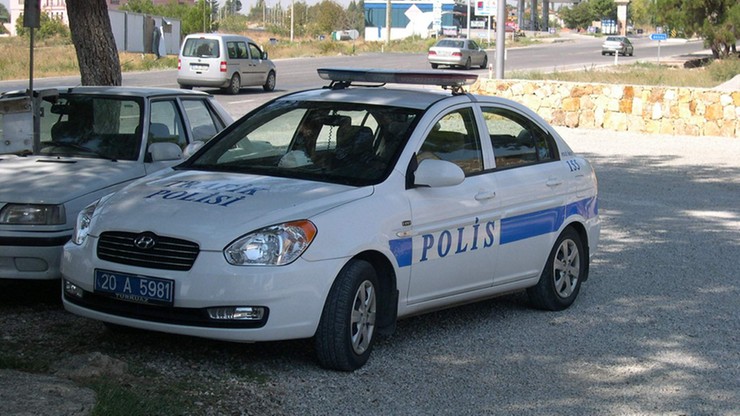 2 tys. policjantów zwolnionych w związku z puczem w Turcji