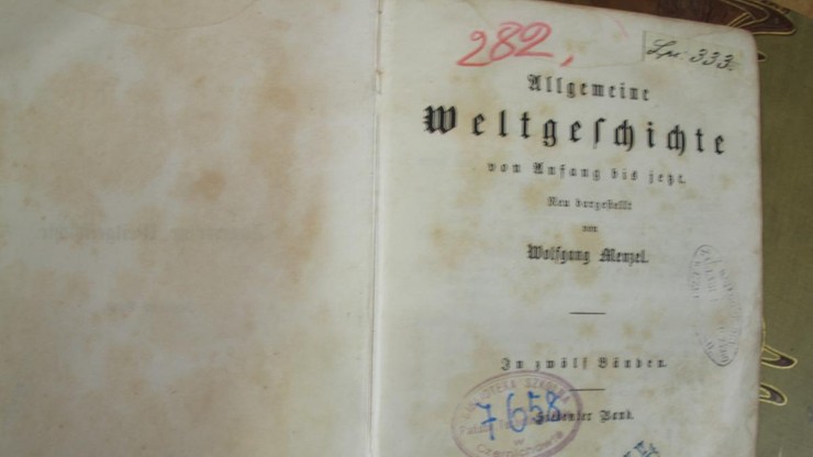 Pedagog kradł książki ze szkolnej biblioteki. Miał też marihuanę i dopalacze