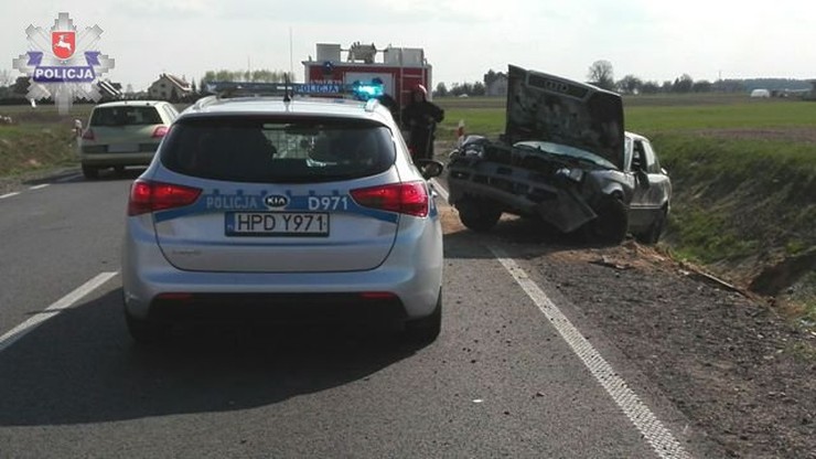 Dachował, gdy jechał pijany pomóc bratu, który miał wypadek prowadząc po pijanemu