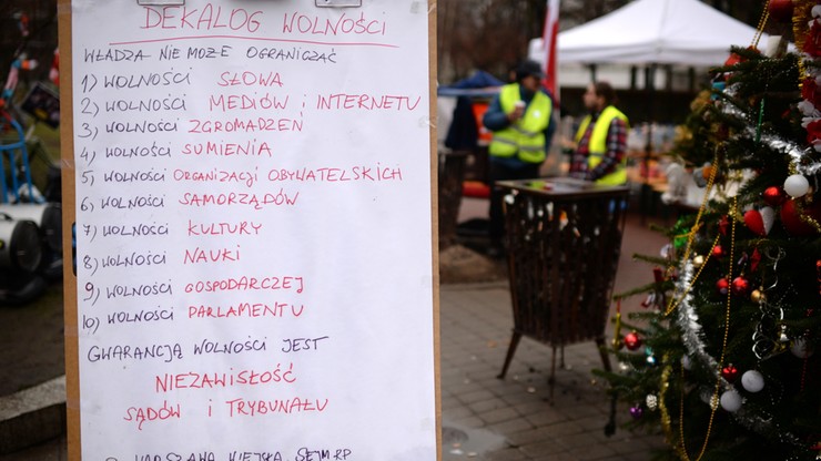 Manifestacja poparcia dla posłów opozycji