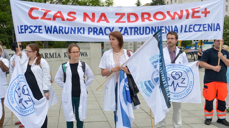 Komisja za rządowym projektem o minimalnych wynagrodzeniach w służbie zdrowia