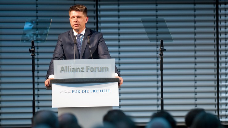 Petru: UE znalazła się na krawędzi wskutek kryzysów i populizmu