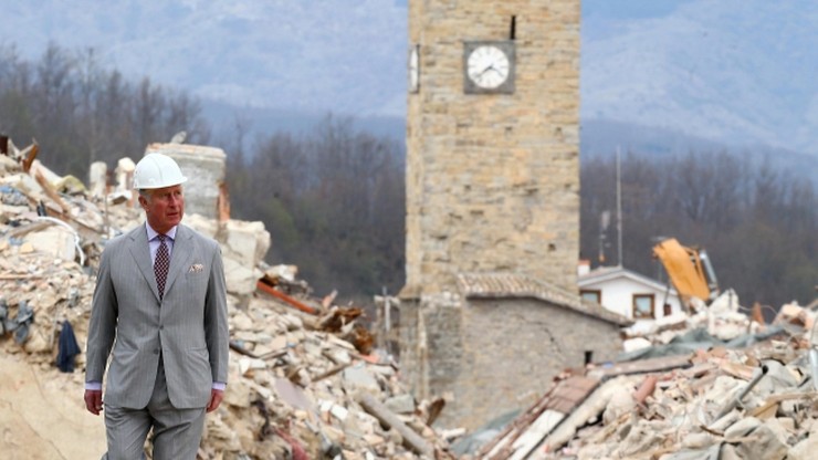 Książę Karol odwiedził zniszczone włoskie miasteczko Amatrice