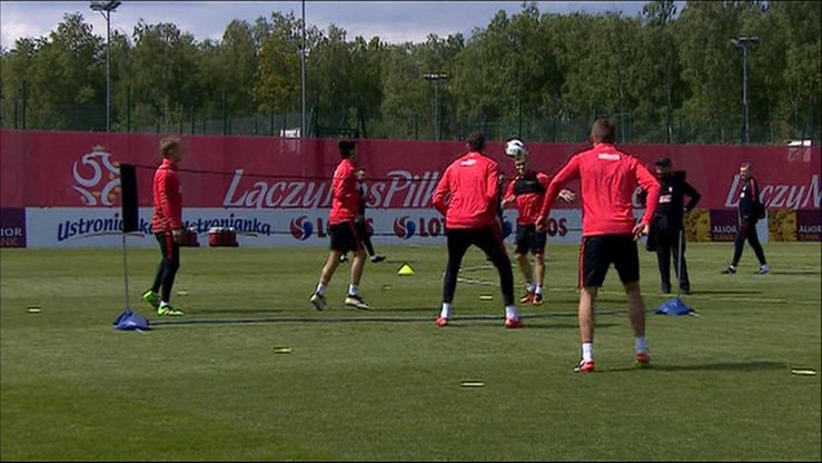 Pierwszy trening kadrowiczów Nawałki. Wieczorem obejrzą mecz. Jutro muzyczna niespodzianka