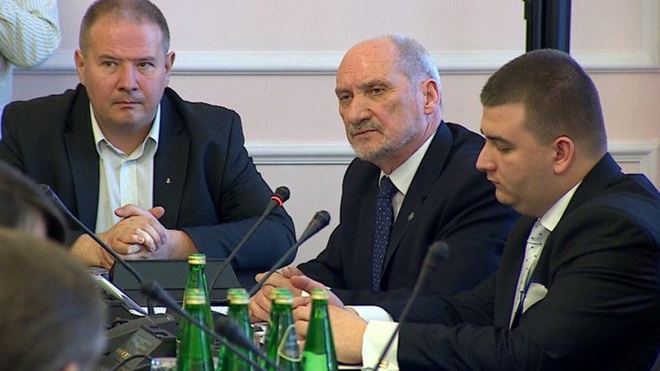 Macierewicz: 18 metrów nad ziemią zaniknęło zasilanie w Tu-154M