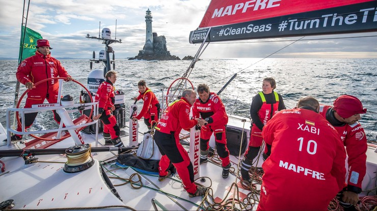Fastnet Race: Kierowcy Dakaru na drugim miejscu wśród jachtów wielokadłubowych