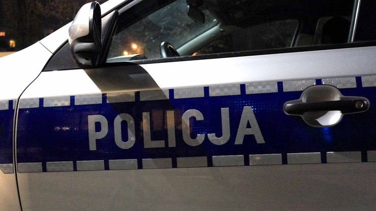 Atak na policjantów w Łodzi. "Napastnicy uderzyli w samochód, byli w kominiarkach"