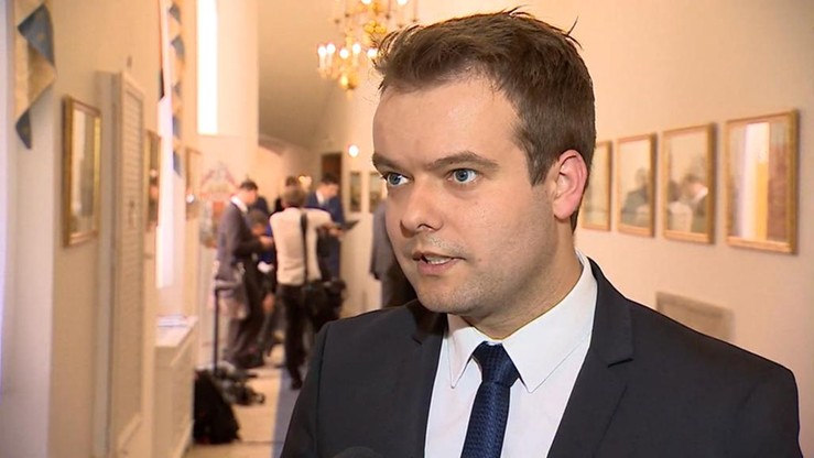 KE czeka na odpowiedź na opinię, rząd chce dotrzymać terminu