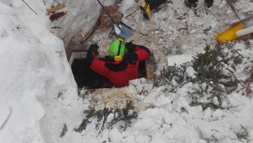 22-01-2017 15:13 Od ponad doby nie wydobyto nikogo żywego z zasypanego hotelu we Włoszech