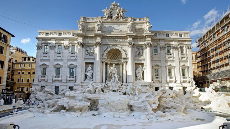 Fontanna di Trevi znów zachwyca