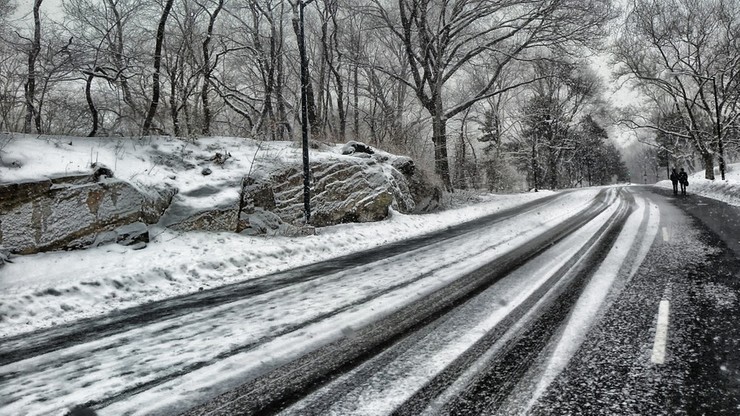 Ukraina: przy granicy z Polską wstrzymano ruch samochodowy. Gołoledź