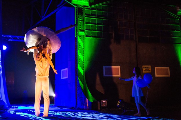 Teatr akrobatyczny z pierwszym występem w dawnej parowozowni