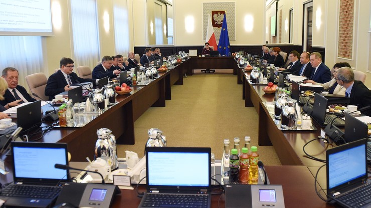 CBOS: 36 proc. zwolenników, 32 proc. przeciwników rządu