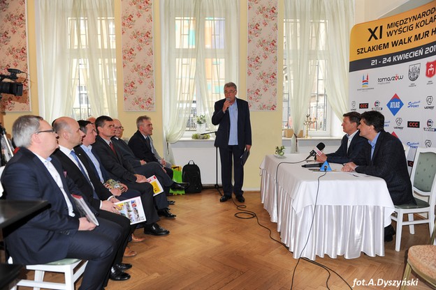 Konferencja prasowa na temat wyścigu "Szlakiem walk mjr. Hubala"