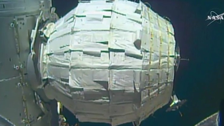 Astronauci "nadmuchali" nową sypialnię