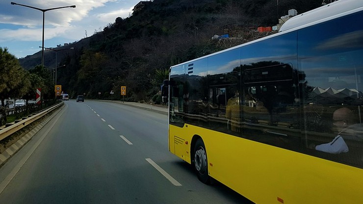 20 osób zginęło w wypadku autobusu w Indiach