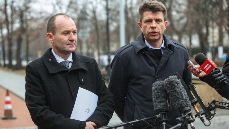 "Mamy do czynienia z serią kłamstw". Petru o wypadku Szydło