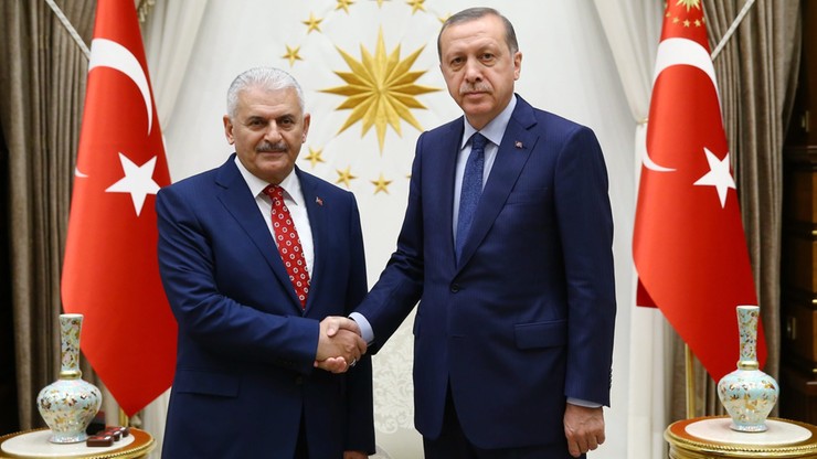 Erdogan powierzył misję tworzenia rządu nowemu premierowi