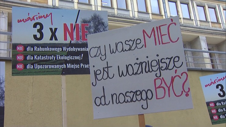"Nie dla węgla kosztem ludzi". Protest mieszkańców Orzesza ws. planów wydobycia węgla