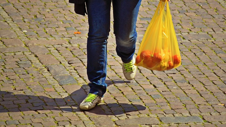 Od 2018 r. torebka foliowa za 20 groszy. Projekt resortu środowiska