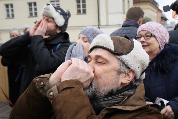 Godzina dla Ziemi: wycie dla wilka w samo południe, wyłączanie światła wieczorem