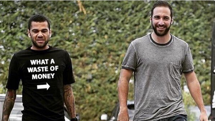 Alves wykpił Higuaina! "Co za marnotrawstwo pieniędzy"