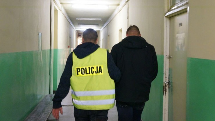 Poszukiwany siedmioma listami gończymi wpadł, bo zabrakło mu paliwa w aucie