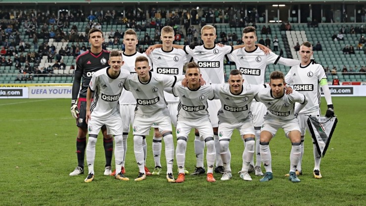 Przyszłość w ciemnych barwach. Juniorzy Ajaksu udzielili rówieśnikom z Legii lekcji futbolu