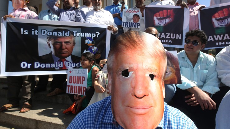 Donald Trump "nagrodzony". Został kłamcą roku