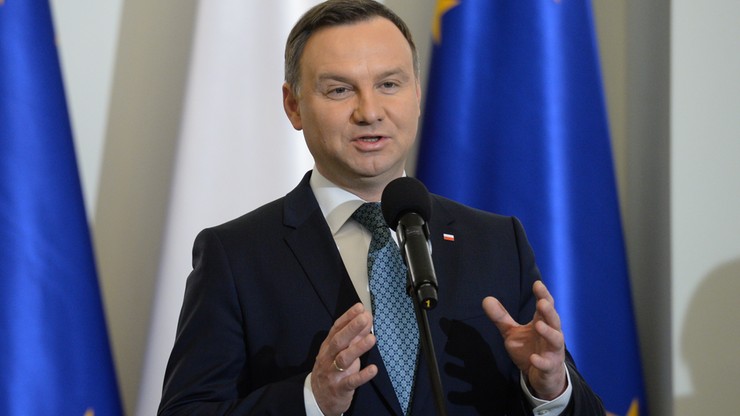 "PiS zrezygnowało ze swej propozycji ws. dziennikarzy w parlamencie" - twierdzi prezydent