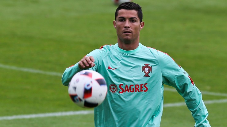 Ronaldo straszy kozy i atakuje Donalda Trumpa! (WIDEO)