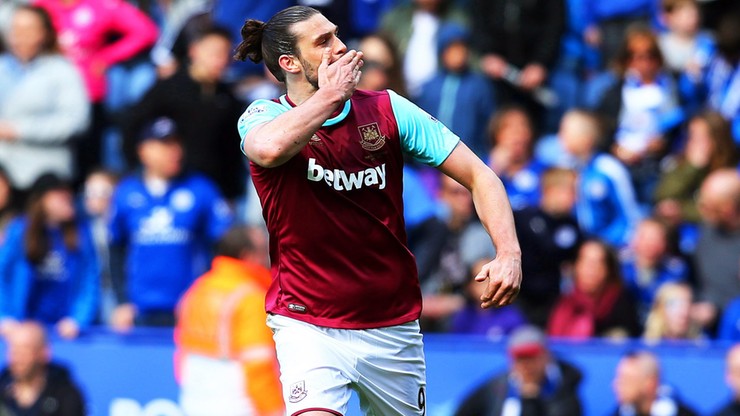 Piłkarz West Ham United jest na wakacjach i... pomaga bezdomnym! (WIDEO)