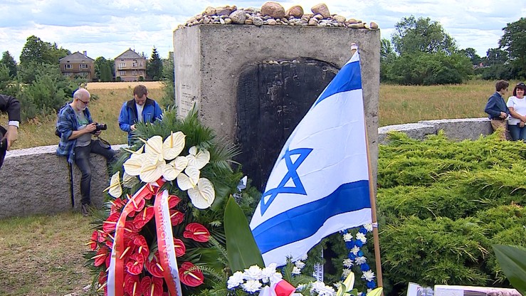 "Niech nigdy nikt i nic nie zagłuszy krzyku żywcem palonych ludzi", ale... Kukiz pisze o Jedwabnem i przytacza historię swojej rodziny