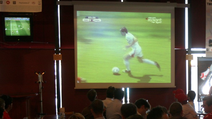 Walka o pilota coraz mniej zajadła. Panów i panie pogodziła siatkówka