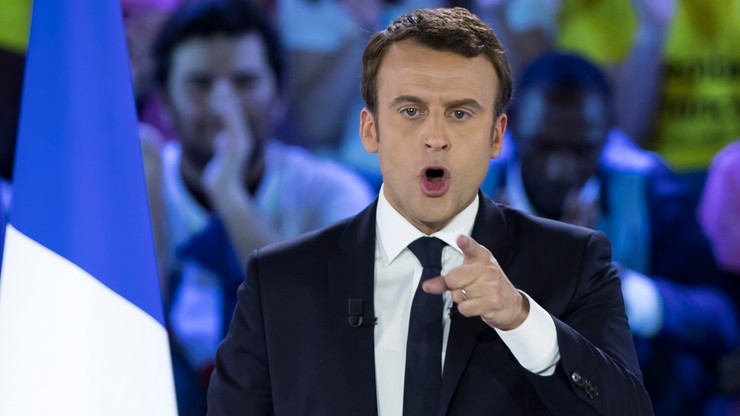 "Znacie przyjaciół pani Le Pen. To reżimy panów Kaczyńskiego i Putina". Macron na wiecu