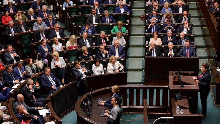 CBOS: 38 proc. zwolenników rządu, 31 proc. - przeciwników