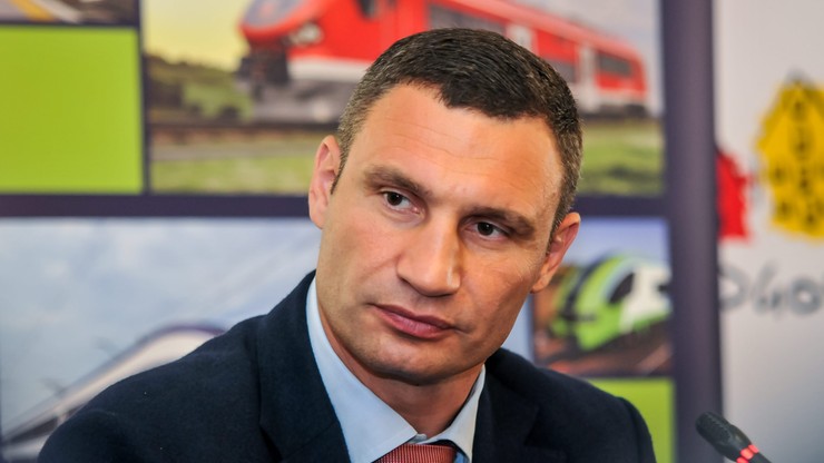 Niemcy - Ukraina: Kliczko wśród widzów na trybunach w Lille