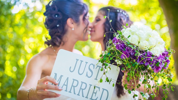 Nie chciał upiec tortu na ślub lesbijek. Teraz zapłaci 137 tys. dolarów kary