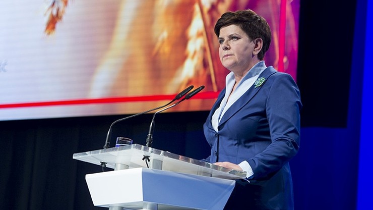 Szydło o ekshumacjach: takie jest prawo i trzeba to zaakceptować