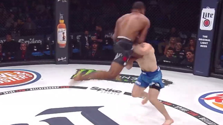 Szalony nokaut w MMA! Brutalne kolano zniszczyło rywala (WIDEO)